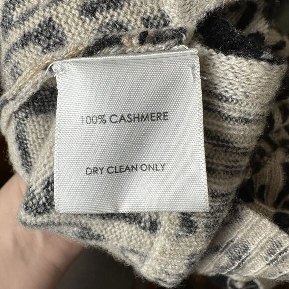 White + Warren Cashmere Leopard Print V-neck Knit Sweater Relaxed Small Luxury - Picture 7 of 8